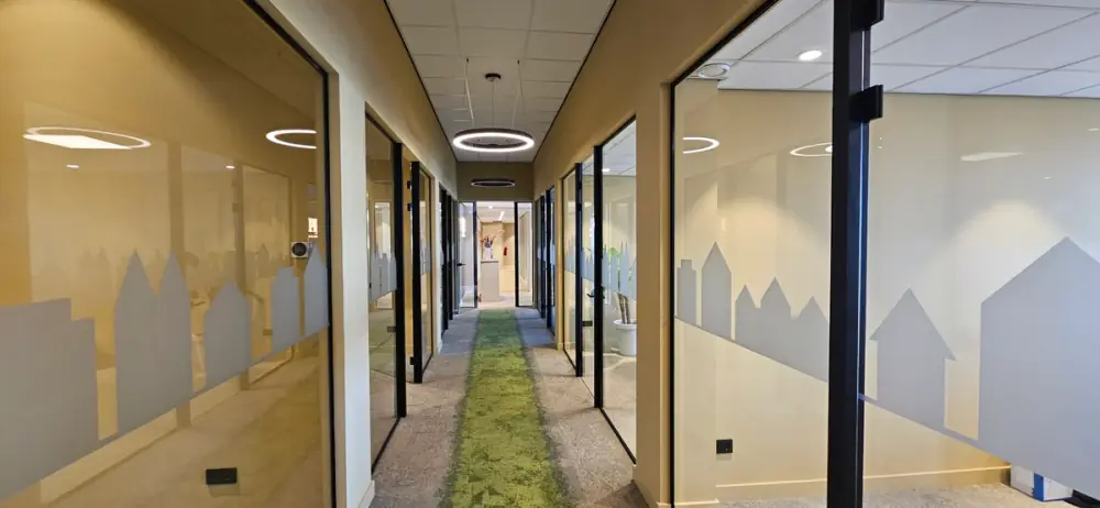 Het kantoor in Groningen waar de sites worden gebouwd